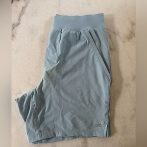 BRAND NEW alo 7” repetition short